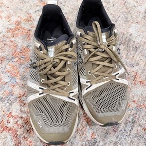 OnCloud Surfer Sneakers